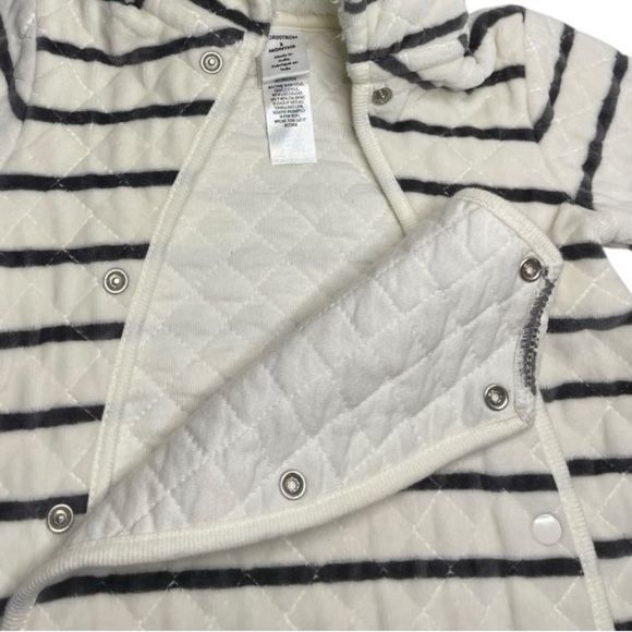 Nordstroms Hooded Bunting - Picture 4 of 10